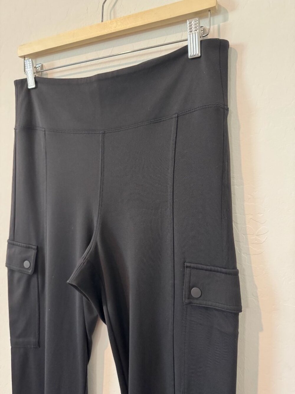Athleta Delancey Pants Size Medium Black Straight Leg High Rise Cargo Sporty - Picture 4 of 10